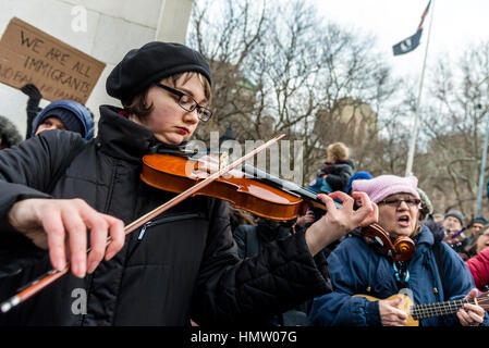 New York, USA. 5th Feb, 2017. 'This is what democracy sounds like': Several hundred people gathered beneath the arch in Washington Square Park for a community sing along, playing folk songs to benefit the ACLU (American Civil Liberties Union) and NYCLU (New York Civil Liberties Union). Credit: Stacy Walsh Rosenstock/Alamy Live News Stock Photo