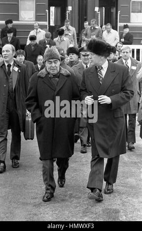 U.S President Gerald Ford wearing a Russian fur hat walks with Soviet General Secretary Leonid Brezhnev after taking a train to the Okeansky Sanatorium November 23, 1974 in Vladivostok, Russia, USSR. Ford is in Vladivostok for a two-day summit on Arms Control. Stock Photo