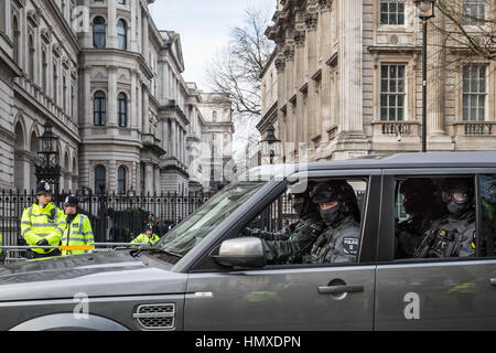 London, UK. 6th February, 2017. Armed Met counter-terror firearms unit arrives at Downing Street just ahead of Prime Minister of Israel Benjamin Netanyahu’s visit © Guy Corbishley/Alamy Live News Stock Photo