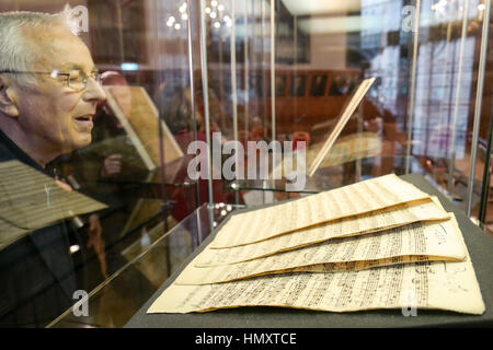Leipzig, Germany. 7th Feb, 2017. A man gazes at the hand-written musical score 'O Ewigkeit, du Donnerwort' from Johann Sebastian Bach, photographed in Leipzig, Germany, 7 February 2017. The purchase was celebrated with an offical ceremony, which was also an occasion to thank the sponsors. Photo: Peter Endig/dpa-Zentralbild/dpa/Alamy Live News Stock Photo