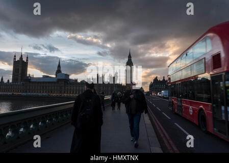 London, UK.  7 February 2017.  The sun sets behind the Houses of Parliament as seen from Lambeth. Credit: Stephen Chung / Alamy Live News Stock Photo