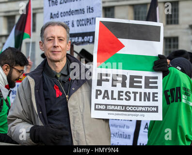 London, UK. 6th Feb, 2017. Human rights campaigner Peter Tatchell holds a Free Palestine placard outside Downing Street to protest the visit of Israel Stock Photo