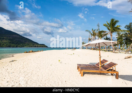 Idyllic white sand beach with long chairs and parasol in Koh Lipe island in south Thailand in the Andaman sea. Stock Photo