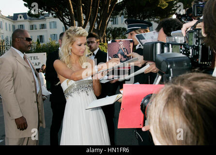 Paris Hilton arrives for the amfaR fundraising dinner at the Hotel Du Cap in Antibes, France on May 20, 2010. Photo by Francis Specker Stock Photo