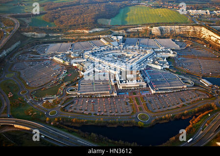 https://l450v.alamy.com/450v/hn3612/aerial-shot-of-bluewater-shopping-centre-in-kent-hn3612.jpg