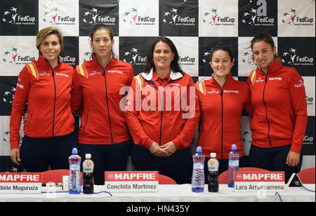 From left tennis players Maria Jose Martinez, Gabrine Muguruza, captain