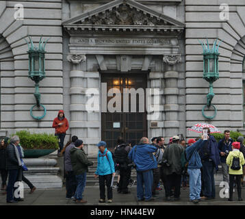 190210) -- SAN FRANCISCO, Feb. 10, 2019 (Xinhua) -- Chinese Tai Chi  grandmaster Chen Zhenglei and his daughter Chen Juan perform Tai Chi during  a Spring Festival tour by Chinese arts troupes