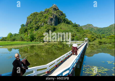 Myanmar (formerly Burma). Kayin State (Karen State). In the surroundings of Hpa An. Nuns Stock Photo