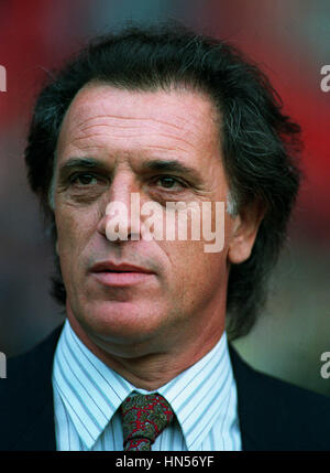 ALFIO BASILE FOOTBALL MANAGER OF ARGENTINA 25 June 1991 Stock Photo