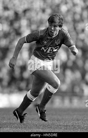 ADRIAN HEATH EVERTON FC 17 October 1987 Stock Photo