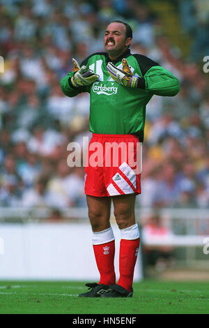BRUCE GROBBELAAR LIVERPOOL FC 10 August 1992 Stock Photo - Alamy