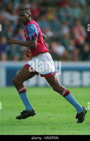 UGO EHIOGU ASTON VILLA FC 30 August 1992 Stock Photo