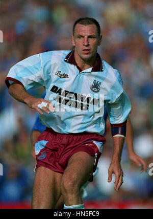 ALVIN MARTIN WEST HAM UNITED FC 28 September 1992 Stock Photo