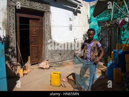 Ethiopian worker restoring an old harari house, Harari Region, Harar, Ethiopia Stock Photo