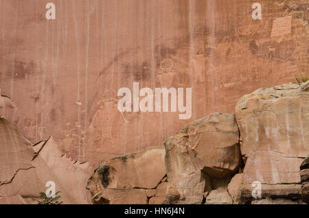 Cliff petroglyphs of ancient Anasazi Indian tribe in Capitol Reef National Park Stock Photo