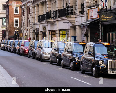 Taxi Rank London Taxis Black Cabs queue for passengers in Piccadilly, Central London Stock Photo