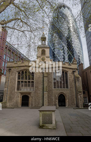 Two sides of the historical City of London - Faith & Finance Stock Photo