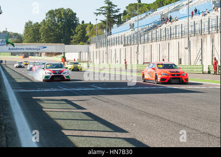 Vallelunga, Rome, Italy. September 4th 2016. Seat Leon Italian Cup: cars moving on starting line Stock Photo