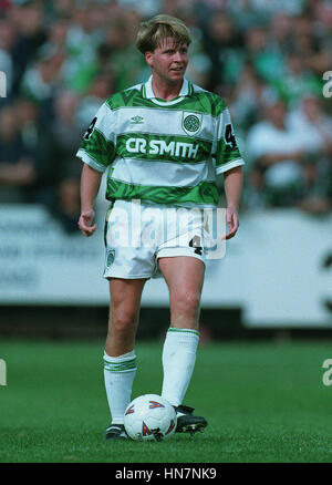 MARK MCNALLY GLASGOW CELTIC FC 15 August 1994 Stock Photo