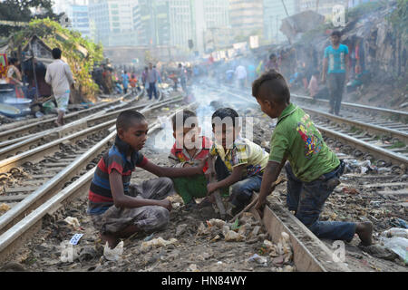 Dhaka, Bangladesh. 8th February 2017. A group of Bangladeshi slum children are playing in the railway track at Karwan Bazar in Dhaka, Bangladesh. On February 08, 2017 Credit: Mamunur Rashid/Alamy Live News Stock Photo