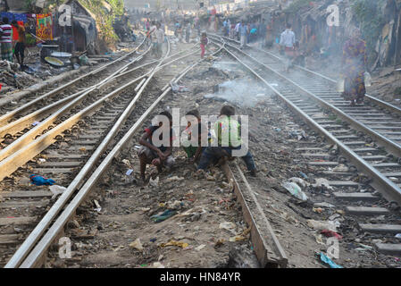 Dhaka, Bangladesh. 8th February 2017. A group of Bangladeshi slum children are playing in the railway track at Karwan Bazar in Dhaka, Bangladesh. On February 08, 2017 Credit: Mamunur Rashid/Alamy Live News Stock Photo