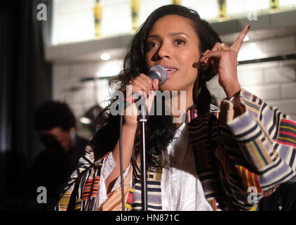 Hamburg, Germany. 09th Feb, 2017. Singer Y'akoto performs on stage of Cafe Paris in Hamburg, Germany, 09 February 2017. Y'akoto is presenting her third album entitled 'Mermaid Blues.' Photo: Axel Heimken/dpa/Alamy Live News Stock Photo