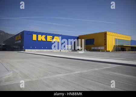 Burbank, CA, USA. 1st Feb, 2017. The parking lot of the new IKEA Burbank Home Furnishings store on Wednesday, February 1, 2017 in Burbank, Calif. The 456,000 square foot furniture store on San Fernando is the largest in the US and features a restaurant with seating for 600 customers © 2017 Patrick T. Fallon Credit: Patrick Fallon/ZUMA Wire/Alamy Live News Stock Photo