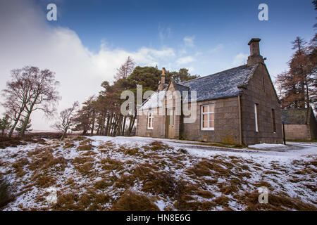 Gelder Shiel mountain bothy on the Balmoral Estate near Ballater, Aberdeenshire, Scotland, UK, used by walkers for shelter in bad weather. Stock Photo