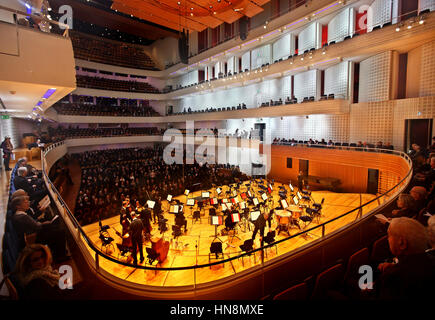 The KKL (Kultur- und Kongresszentrum Luzern - architect: Jean Stock ...