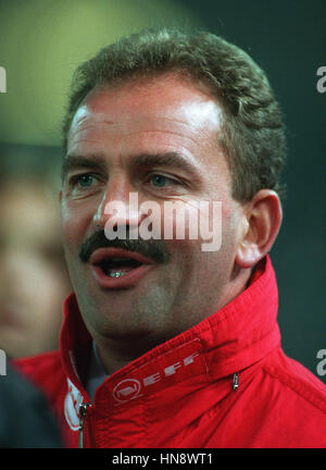 HERBERT PROHASKA AUSTRIAN FOOTBALL MANAGER 27 October 1994 Stock Photo