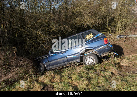Range Rover crashed into a ditch. Northamptonshire, England Stock Photo