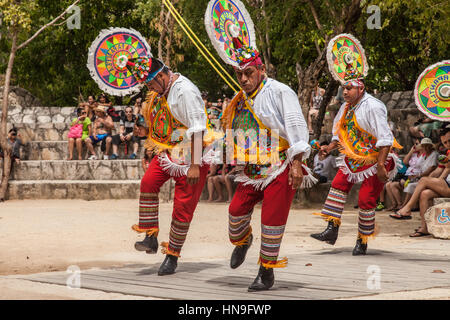 Native Mexican ceremonial dance The Danza de los Voladores (Dance of the Flyers) performed at Xcaret Park, Quintano Roo, Mexico. Stock Photo