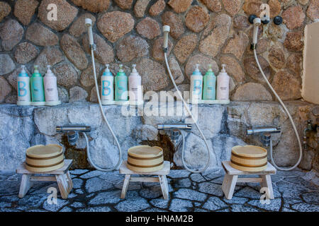 Hotel, showers in Chomon-no-yu, outdoor rotemburo or onsen, is the open air hot spring bath at Hotel Nakanoshima, Katsuura, Wakayama, Kinki, Japan. Stock Photo