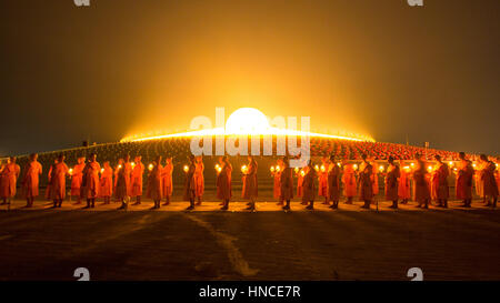 Khlong Luang, Pathum Thani, Thailand. 11th Feb, 2017. Buddhist monks participate in a candlelight procession around the pagoda during the Makha Bucha Day at Wat Phra Dhammakaya Credit: John Vincent/Alamy Live News Stock Photo