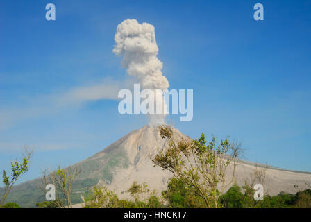 Indonesia. 11th Feb, 2017. People of Karo district began to fret, as the emergence of earthquakes increased in recent weeks, because until now still frequent earthquakes, tectonic earthquake rocked Serdang Deli District and Karo district in recent weeks, centered about 15km from Karo district, 25km from serdang deli district. Along frequent earthquakes, volcanic activity Sinabung also shows with frequent occurrence of lava, eruption, and tremors. Credit: Sabirin Manurung/Pacific Press/Alamy Live News Stock Photo