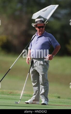 PETER COLEMAN BERNHARD LANGERS CADDIE 31 January 1996 Stock Photo