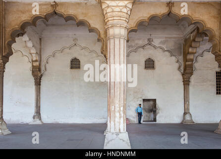 Guard, in Diwan I Am (Hall of Public Audience), in Agra Fort, UNESCO World Heritage site, Agra, India Stock Photo