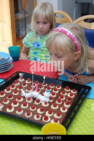 Model release, Kindergeburtstag - childrens birthday Stock Photo
