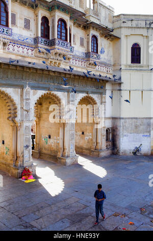 Flower stall for offerings, in Gangaur ghat,Pichola lake,Udaipur, Rajasthan, india Stock Photo