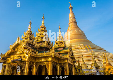 Golden Shwedagon Pagoda, main stupa, stupa, Shwedagon Paya, Shwedagon, Rangoon, Myanmar Stock Photo