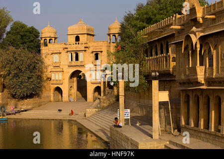 Tilon ki Pol archway in Gadi Sagar, the tank was once the water supply of the city and is surrounded by small temples and shrines, Jaisalmer,Rajasthan Stock Photo