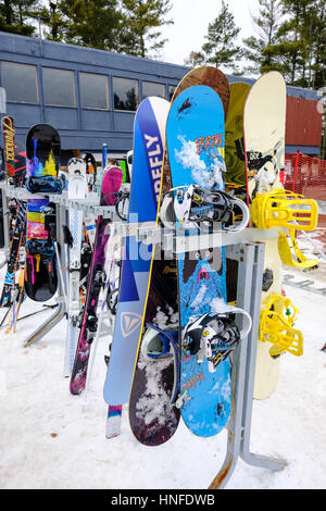 Dedicate solar Decent Snowboard storage hi-res stock photography and images - Alamy