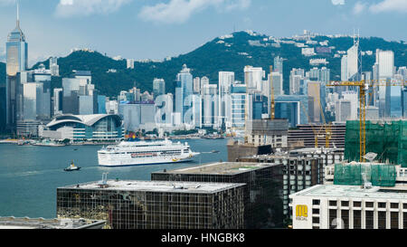 Star Cruises Pisces pulls into Hong Kong Stock Photo