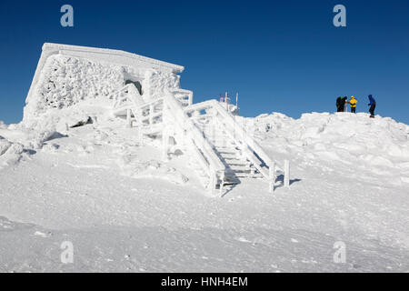 The Tip Top House (originally built as a hotel in 1853) on the summit of Mount Washington in the White Mountains, New Hampshire during the winter mont Stock Photo