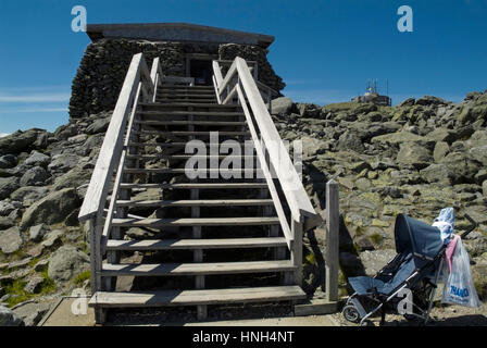 The Tip Top House (originally built as a hotel in 1853) on the summit of Mount Washington in the White Mountains, New Hampshire USA. Mount Washington, Stock Photo