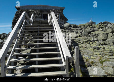 The Tip Top House (originally built as a hotel in 1853) on the summit of Mount Washington in the White Mountains, New Hampshire USA. Mount Washington, Stock Photo