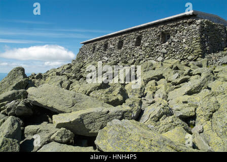 The Tip Top House (originally built as a hotel in 1853) on the summit of Mount Washington in the White Mountains, New Hampshire USA. Mount Washington, Stock Photo