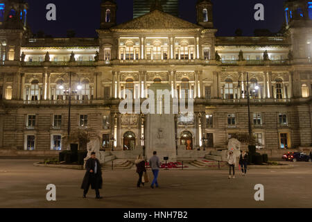 Glasgow George Square cenotaph and local council headquarters the city chambers Stock Photo