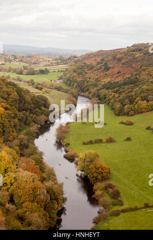 Symonds Yat. Symonds Yat is a rock that is used as a lookout to obtain a stunning view over the north of the Wye Valley. Here the river Wye takes a me Stock Photo