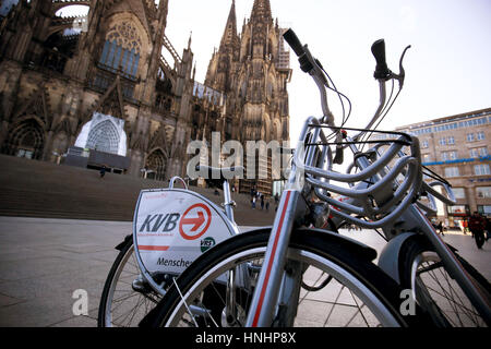 Cologne, Germany. 13th Feb, 2017. A rentable bicycle of the public transport services in Cologne (KVB) can be seen in front of the dome in Cologne, Germany, 13 February 2017. A lost rentable bike of KVB is said to have made it to Rome in Italy. Photo: Oliver Berg/dpa/Alamy Live News Stock Photo
